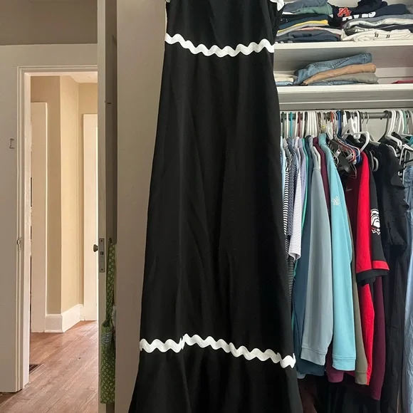 Cute Ric Rac Spaghetti Strap Maxi! 🖤🤍 - Picture 1 of 3